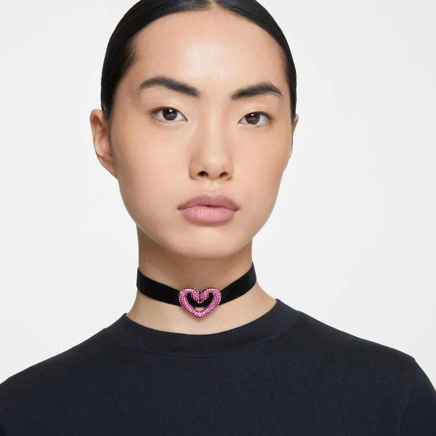 Swarovski Una Choker Heart, Pink, Rhodium Plated 1 Swarovski Una Choker Heart, Pink, Rhodium Plated